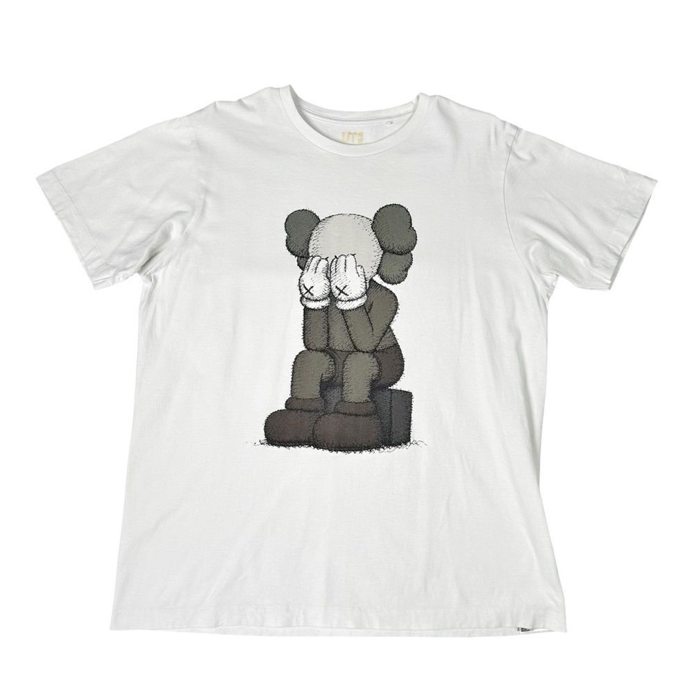 KAWS x Uniqlo Passing Through Tee Size Large US Sizing White Companion